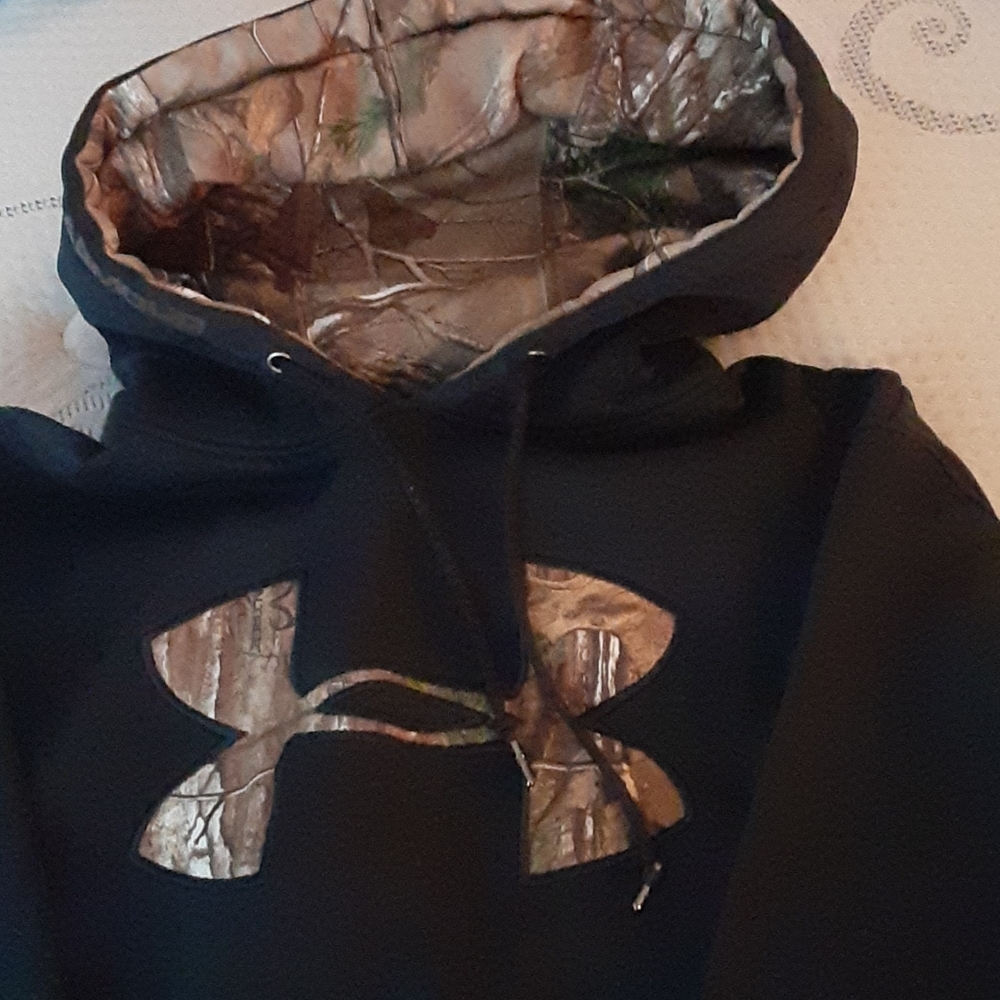 Under Armour Sweatshirt